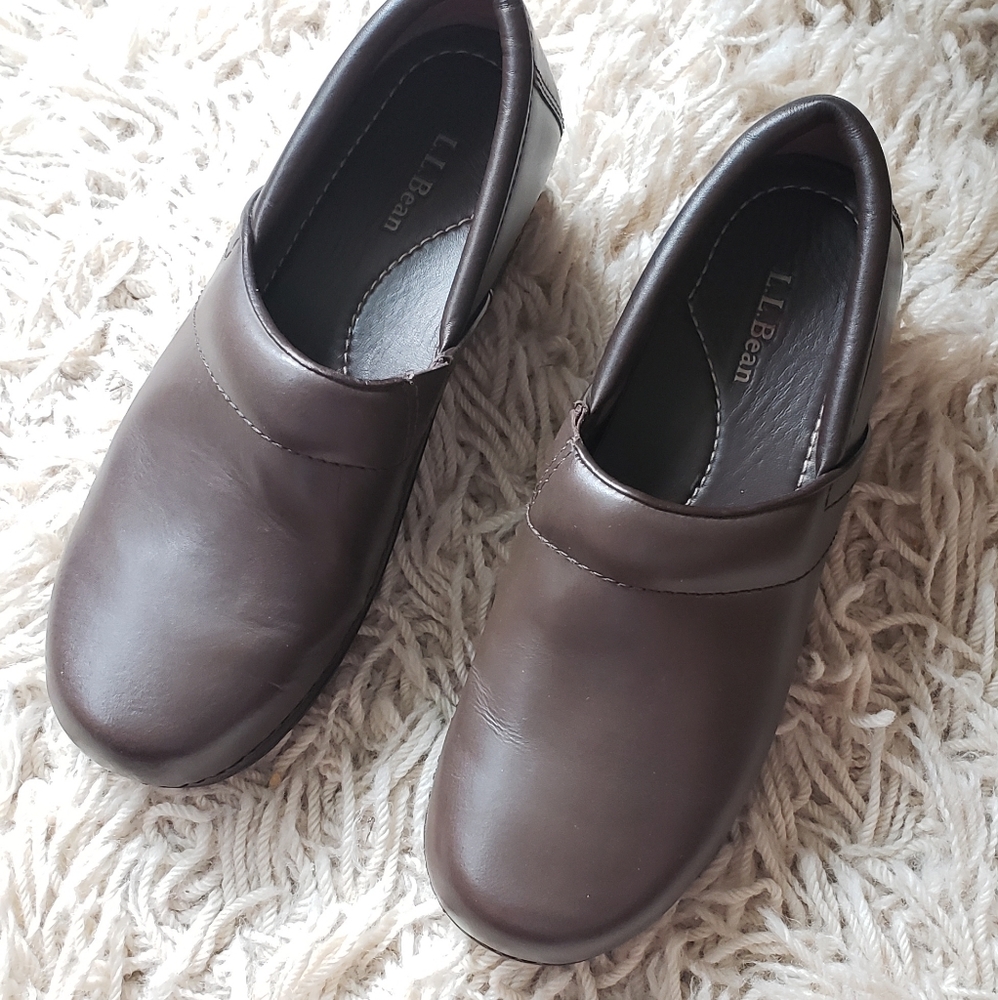 LL BEAN CLOGS SIZE 7.5 BROWN